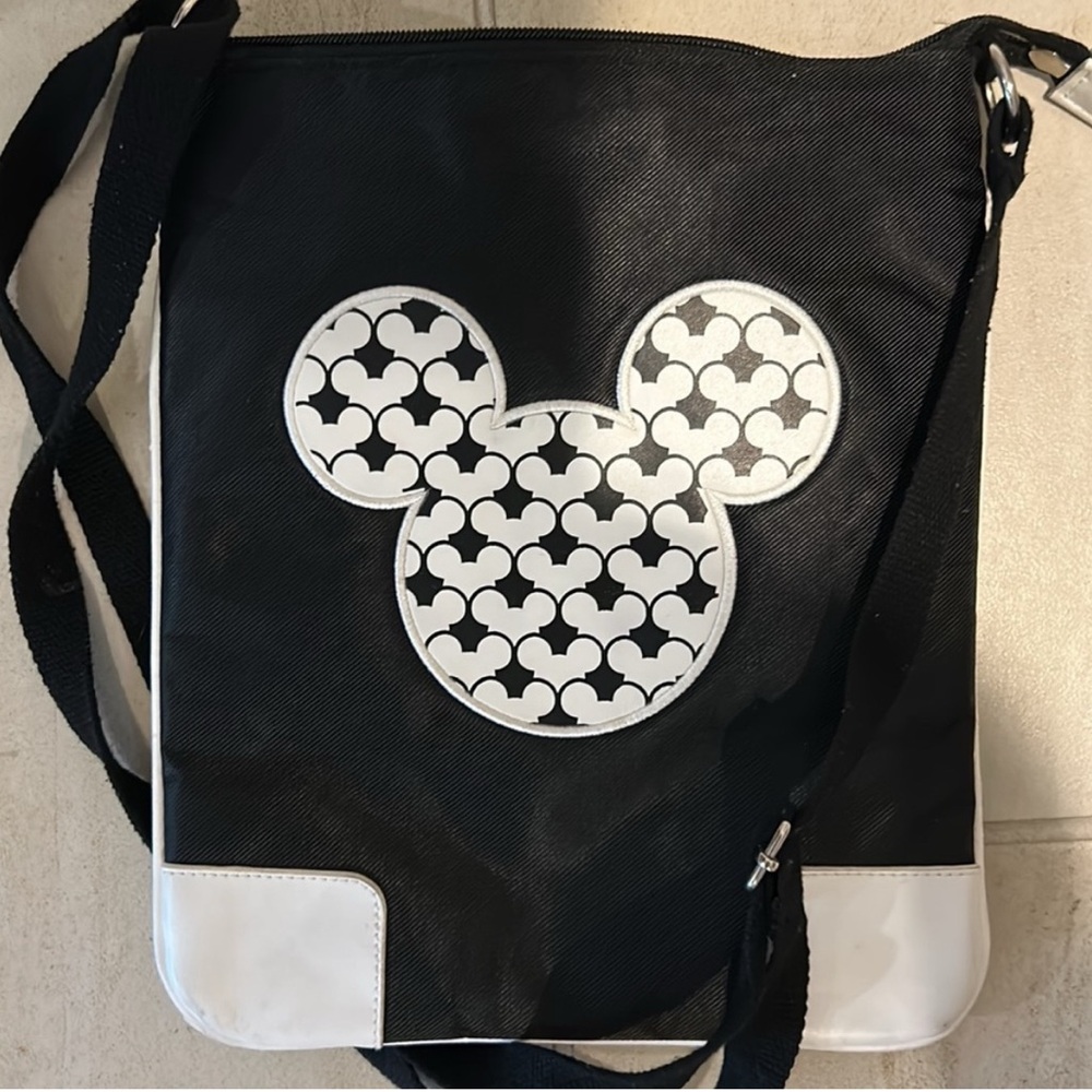 Disney’s Crossbody bag featuring Mickey Mouse 9” x 11”
